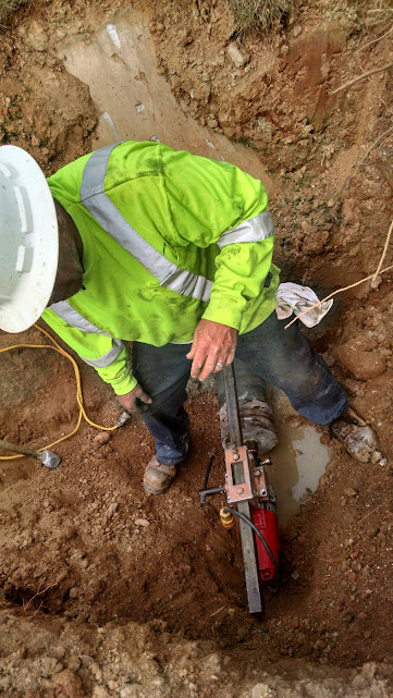 pics/core-drilling-round-manhole.jpg